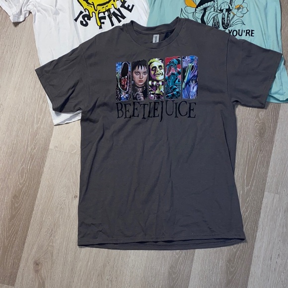 Size Large Graphic Tee Bundle - Picture 4 of 12
